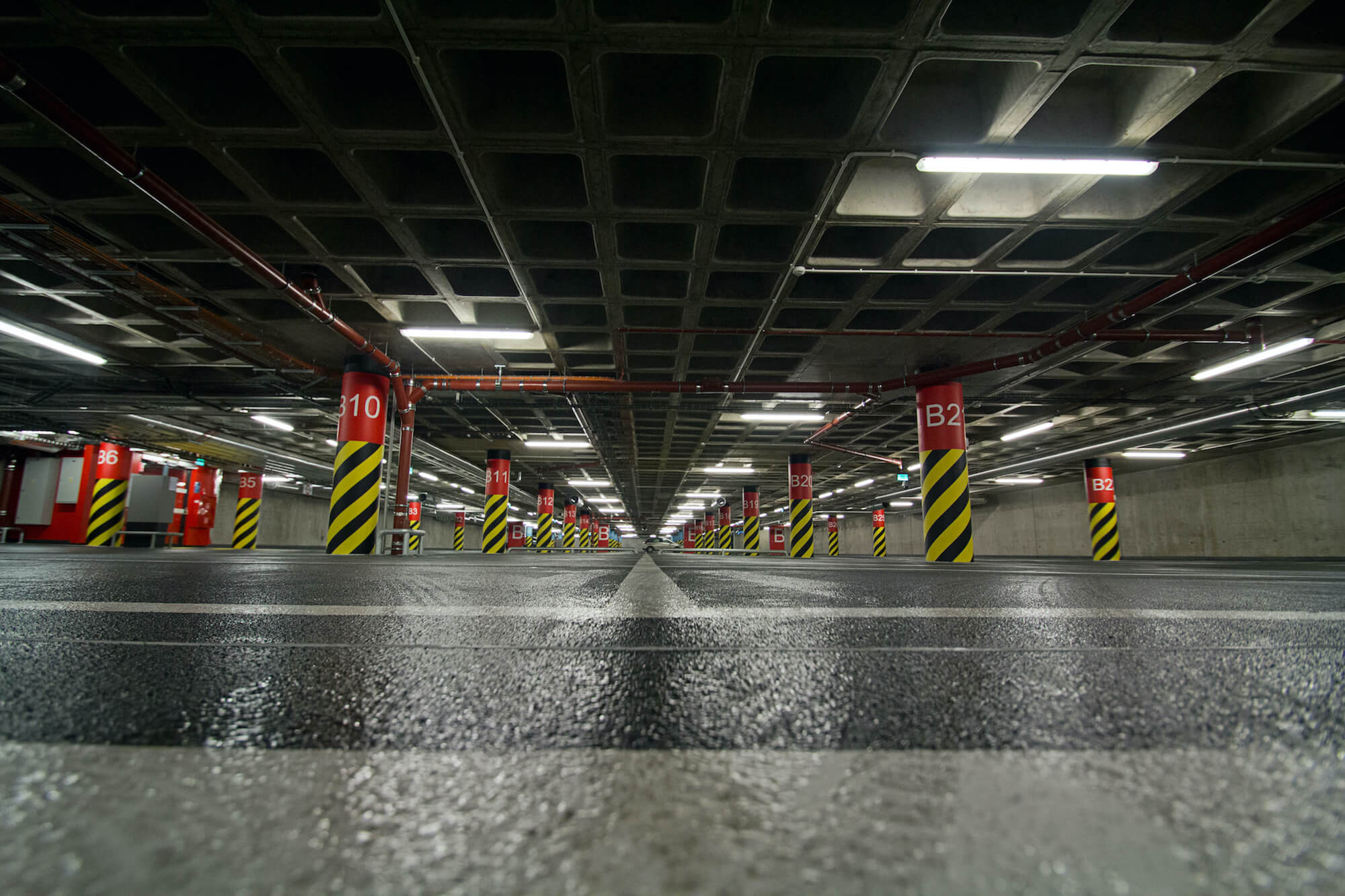 Oznakowanie parkingów w centrach handlowych: najlepsze praktyki